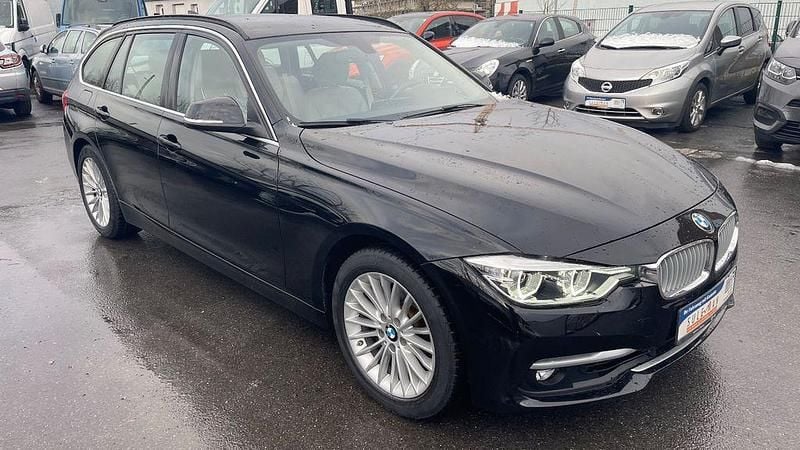 Schwarz Gebraucht 2019 BMW 320 Luxury Line Kombi | 20.999 € (Superpreis) - Bild 1/4