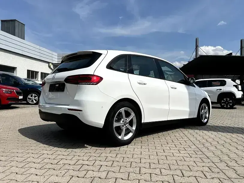 Gebraucht Mercedes B220 190 PS (139 kW) 2022 Weiß Kleinwagen