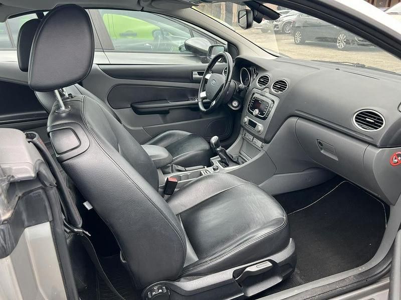 Gebraucht Ford Focus Cabriolet Titanium 145 PS (106 kW) 2009 Silber Cabrio