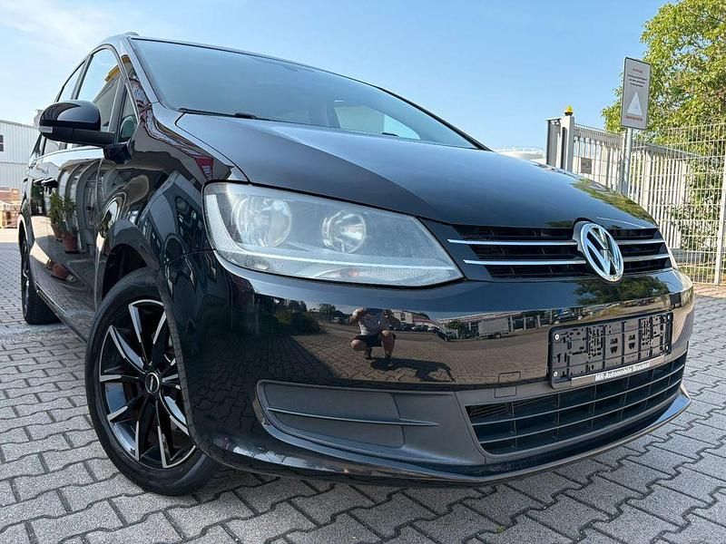 Schwarz Gebraucht 2011 VW Sharan Trendline Van / Kleinbus | 8.999 € (Etwas zu teuer) - Bild 1/4