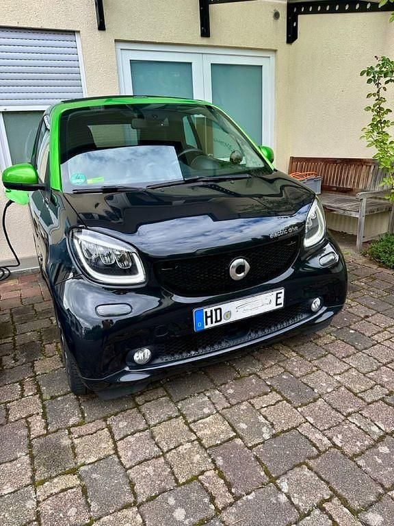 Schwarz Gebraucht 2018 Smart ForTwo Electric Drive Cabrio | 9.800 € (Etwas zu teuer) - Bild 1/4