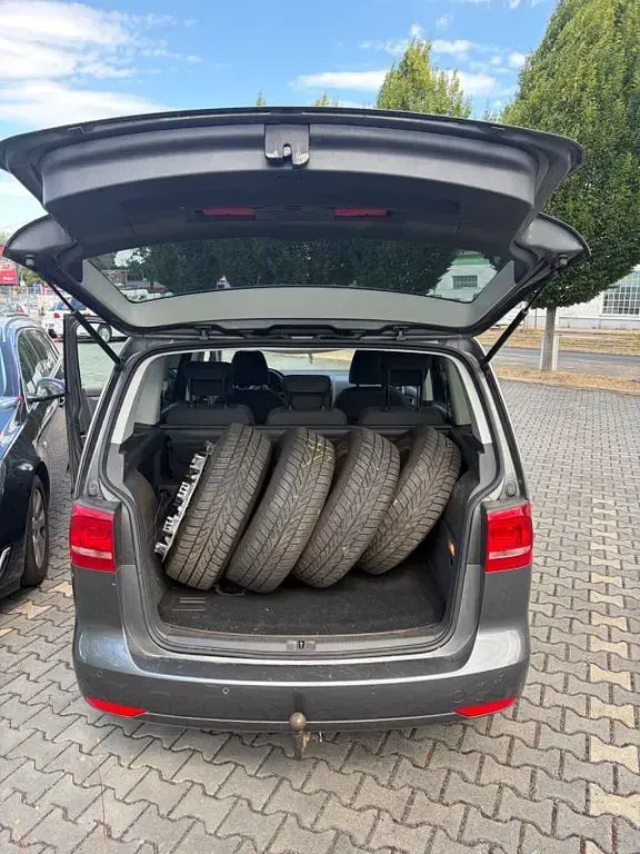 Gebraucht VW Touran 140 PS (102 kW) 2011 Grau Van / Kleinbus