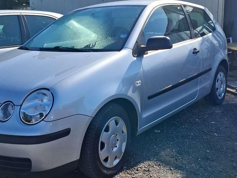Reflexsilber Gebraucht 2003 VW Polo Basis Kleinwagen | 2.999 € (Teuer) - Bild 1/4