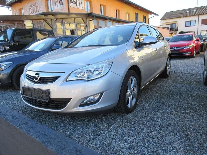 Argon silber/ice silver (m2) Gebraucht 2011 Opel Astra Edition Kombi | 2.450 € (Superpreis) - Bild 1/4