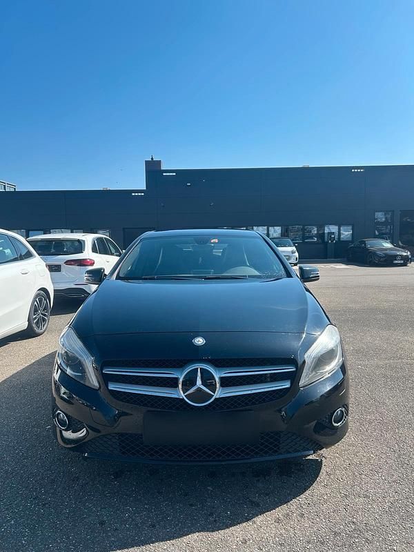 Gebraucht Mercedes A200 136 PS (100 kW) 2012 Schwarz Kleinwagen