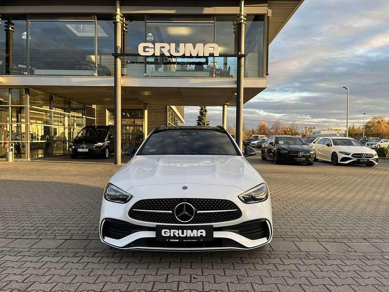 Gebraucht Mercedes C300e AMG 313 PS (230 kW) 2025 Manufaktur lack manufaktur opa Kombi