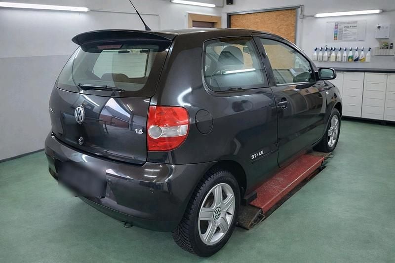 Gebraucht VW Fox Style 75 PS (55 kW) 2011 Schwarz Kleinwagen