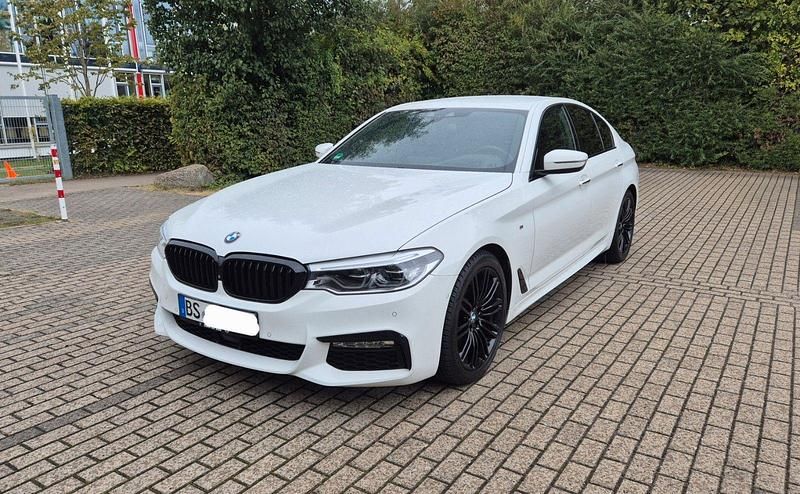 Schwarz Gebraucht 2017 BMW 520 M Sport Limousine | 27.990 € (Etwas zu teuer) - Bild 1/4