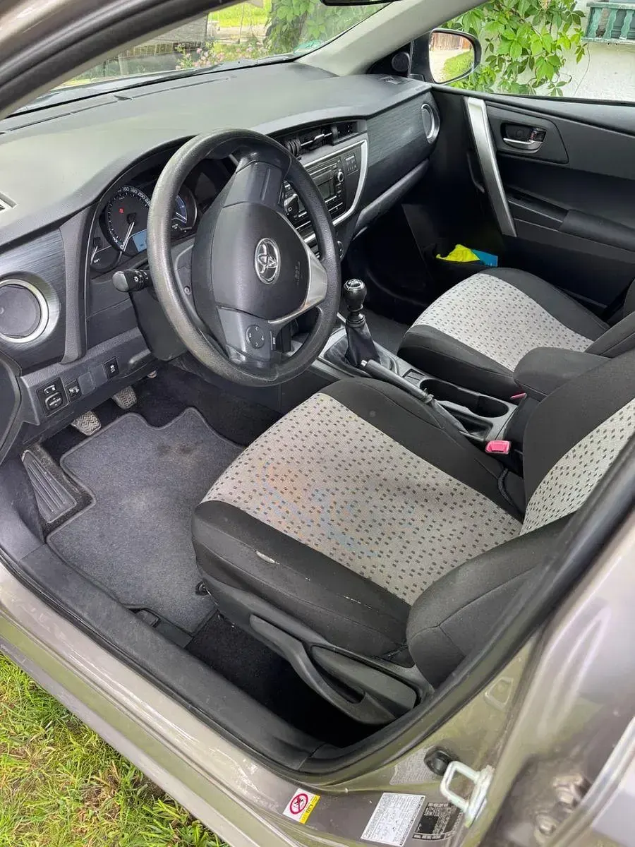 Gebraucht Toyota Auris Cool 101 PS (74 kW) 2014 Beige Limousine