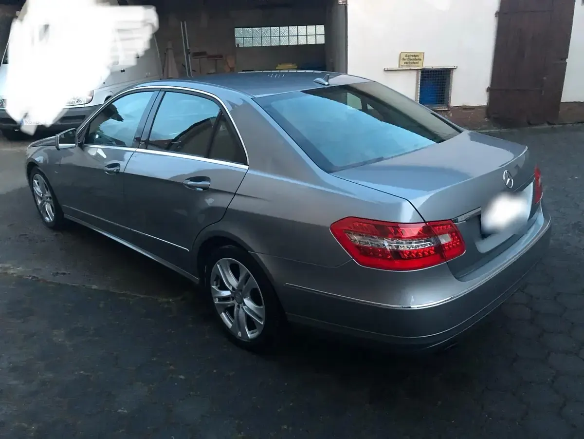 Gebraucht Mercedes E250 204 PS (150 kW) 2009 Limousine