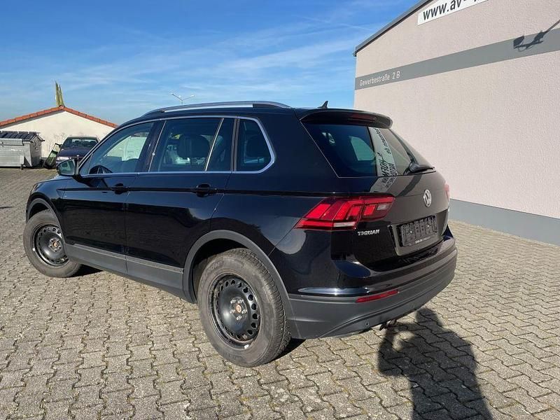 Gebraucht VW Tiguan Join 150 PS (110 kW) 2018 Deep black pearlescent (metallic) SUV