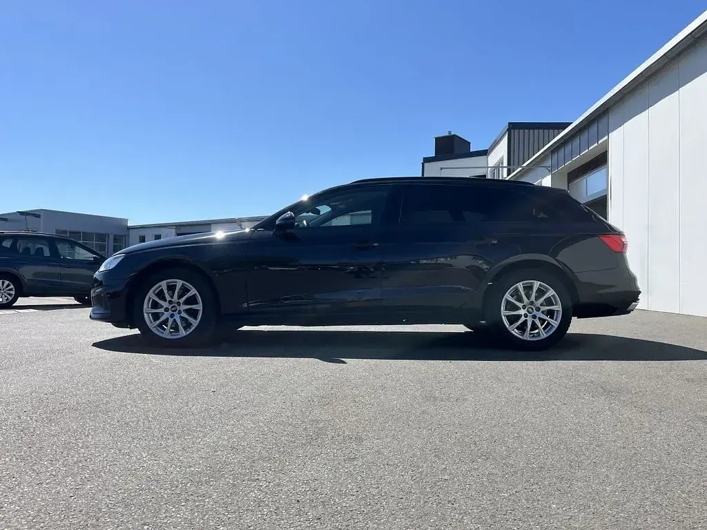 Gebraucht Audi A4 150 PS (110 kW) 2022 Mythosschwarz Kombi