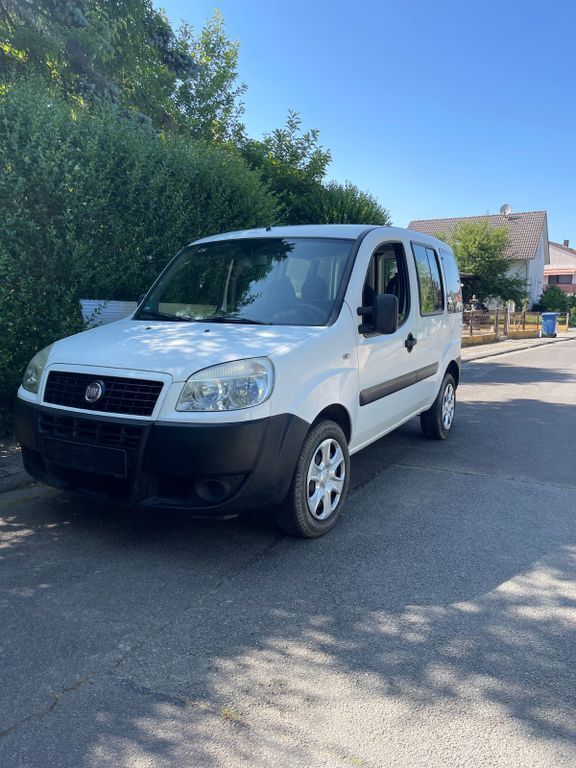 Grau Gebraucht 2010 Fiat Doblò Active Van / Kleinbus | 3.400 € (Fairer Preis) - Bild 1/4