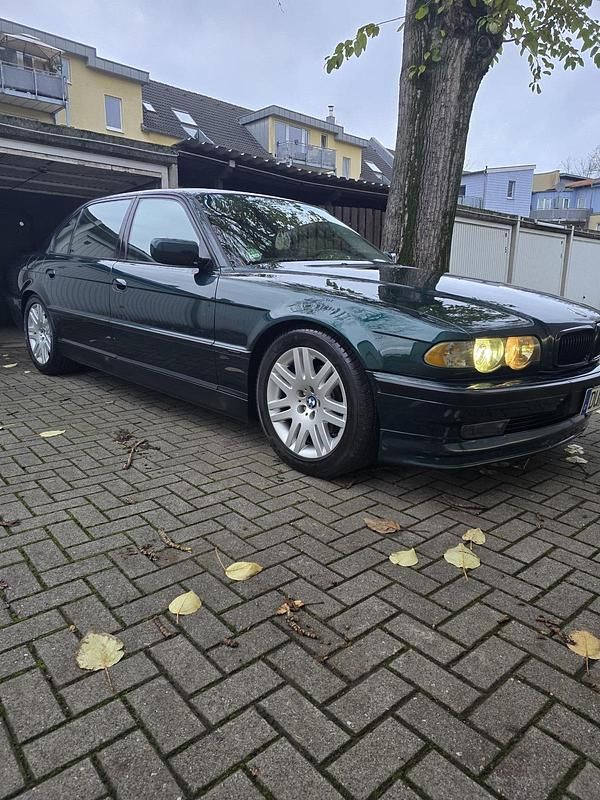Grün Gebraucht 1998 BMW 735L Sport Line Limousine | 8.500 € - Bild 1/4