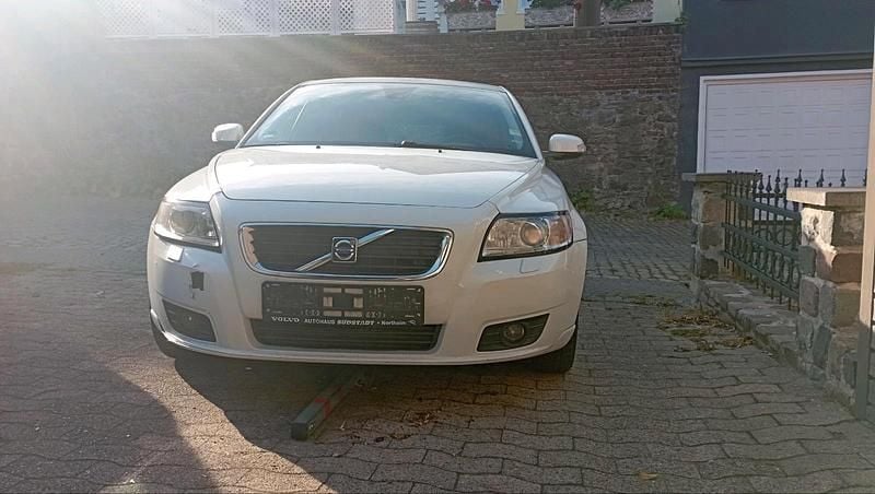 Weiß Gebraucht 2008 Volvo V50 Kombi | 1.850 € (Fairer Preis) - Bild 1/4