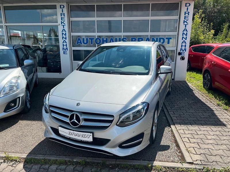 Silber Gebraucht 2017 Mercedes B200 Van / Kleinbus | 19.990 € (Fairer Preis) - Bild 1/4