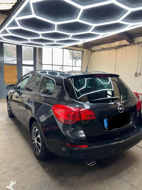 Gebraucht Opel Astra Sport 120 PS (88 kW) 2011 Schwarz Kombi