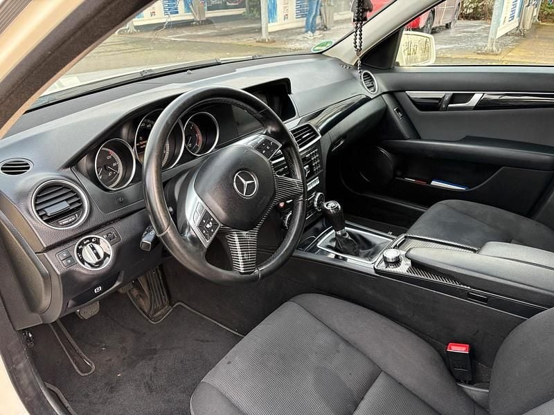 Weiß Gebraucht 2011 Mercedes C200 Kombi | 6.500 € (Fairer Preis) - Bild 1/4