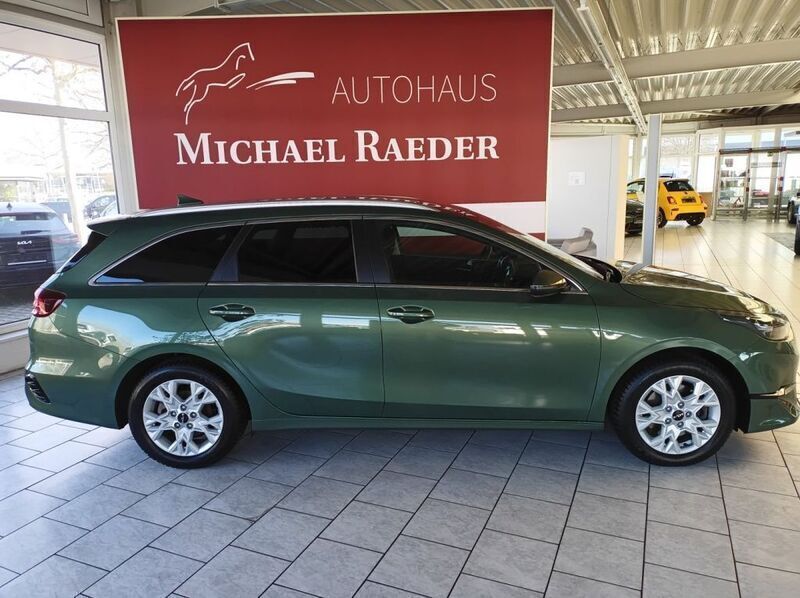 Grün Gebraucht 2023 Kia Ceed Sportswagon Kombi | 24.450 € (Fairer Preis) - Bild 1/4