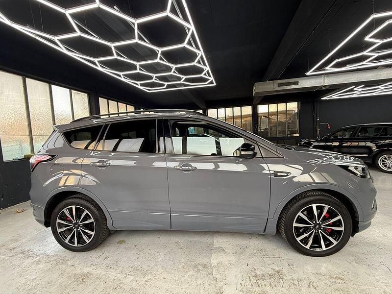 Gebraucht Ford Kuga ST-Line 179 PS (131 kW) 2019 Grau SUV