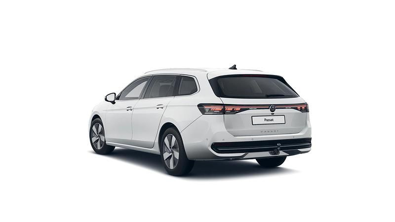 Gebraucht VW Passat Elegance 150 PS (110 kW) 2024 Pure white Kombi