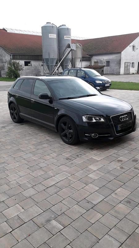 Schwarz Gebraucht 2011 Audi A3 S-Line Limousine | 8.100 € (Teuer) - Bild 1/4