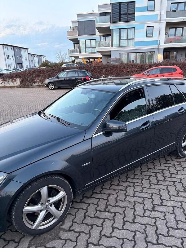Gebraucht Mercedes C180 156 PS (114 kW) 2011 Schwarz Kombi