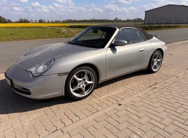 Silber Gebraucht 2004 Porsche 911 Carrera 4 Cabriolet Cabrio | 39.996 € (Fairer Preis) - Bild 1/4