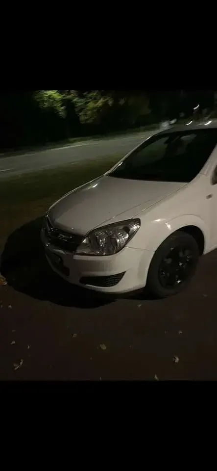 Gebraucht Opel Astra Edition 90 PS (66 kW) 2008 Weiß Kleinwagen