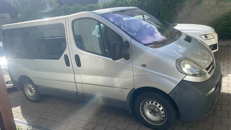 Silber Gebraucht 2002 Opel Vivaro Van | 3.790 € (Fairer Preis) - Bild 1/1