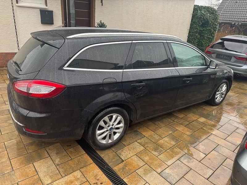 Gebraucht Ford Mondeo Business Edition 140 PS (102 kW) 2014 Schwarz Kombi