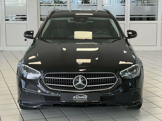 Gebraucht Mercedes E300 Avantgarde 211 PS (155 kW) 2022 Unilack schwarz Kombi