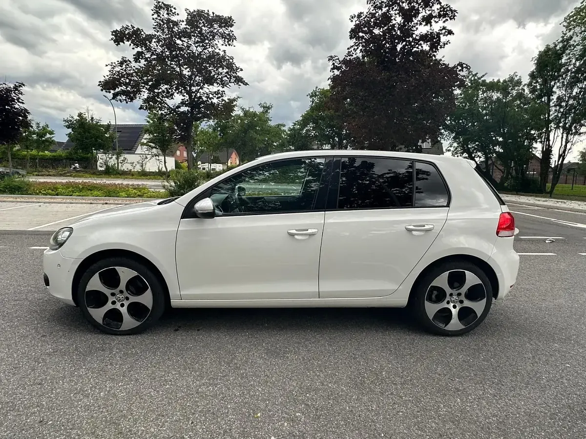 Gebraucht VW Golf VI 160 PS (117 kW) 2010 Weiß Kleinwagen