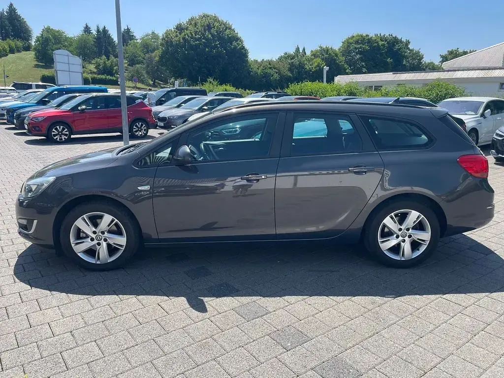 Gebraucht Opel Astra Active 131 PS (96 kW) 2013 Grau Kombi