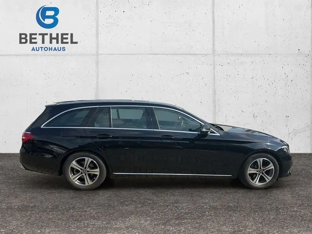 Gebraucht Mercedes E220 Avantgarde 194 PS (142 kW) 2019 Schwarz Limousine