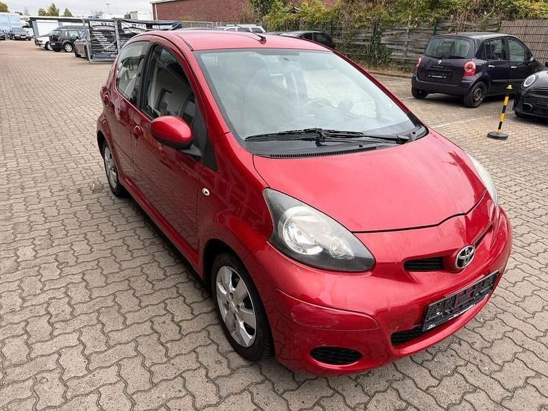 Gebraucht Toyota Aygo 68 PS (50 kW) 2010 Rot Kleinwagen