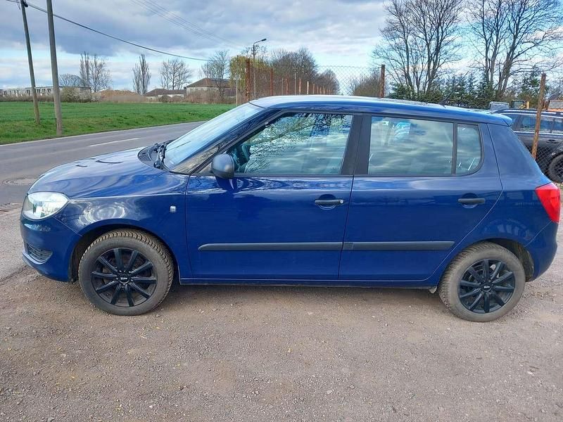 Gebraucht Skoda Fabia 60 PS (44 kW) 2011 Blau Kleinwagen