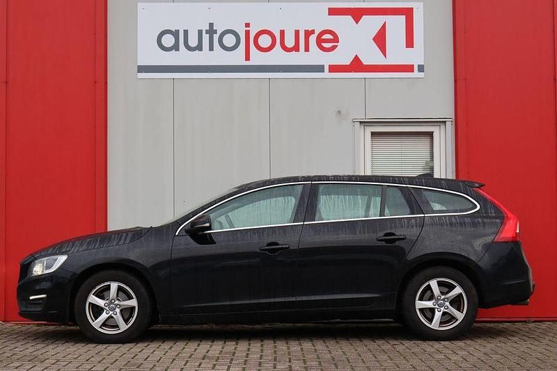 Gebraucht Volvo V60 120 PS (88 kW) 2016 Schwarz Kombi