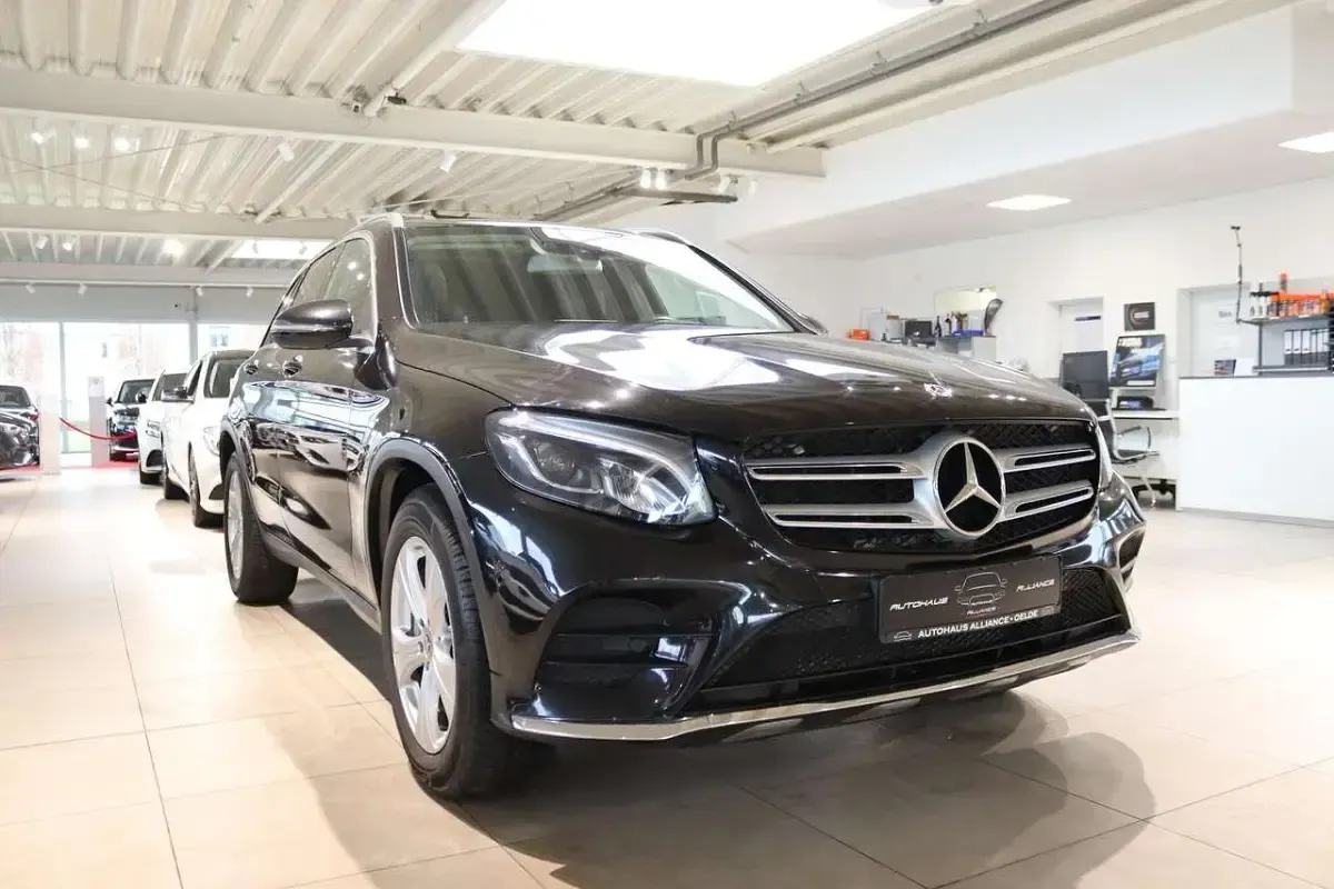 Gebraucht Mercedes GLC250 AMG line 204 PS (150 kW) 2018 Obsidianschwarz  met... SUV