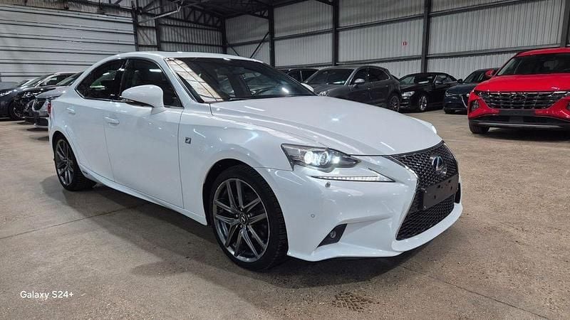 Gebraucht Lexus IS300h 181 PS (133 kW) 2014 Weiß Limousine