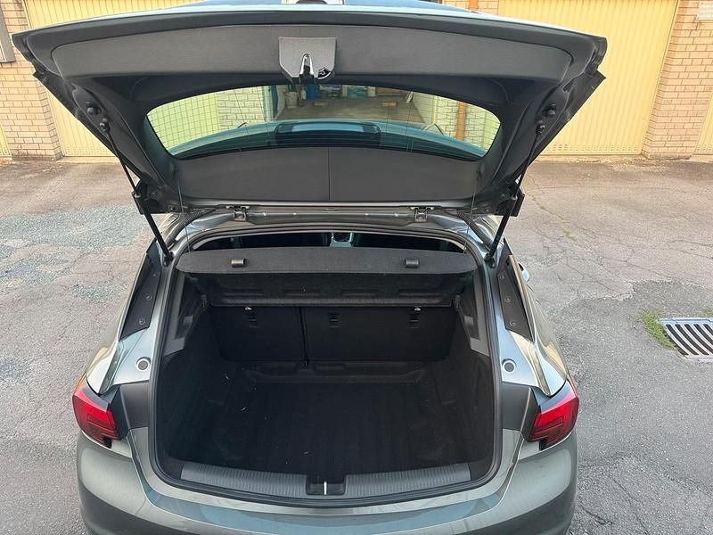 Grau Gebraucht 2019 Opel Astra Limousine | 12.000 € (Superpreis) - Bild 1/4