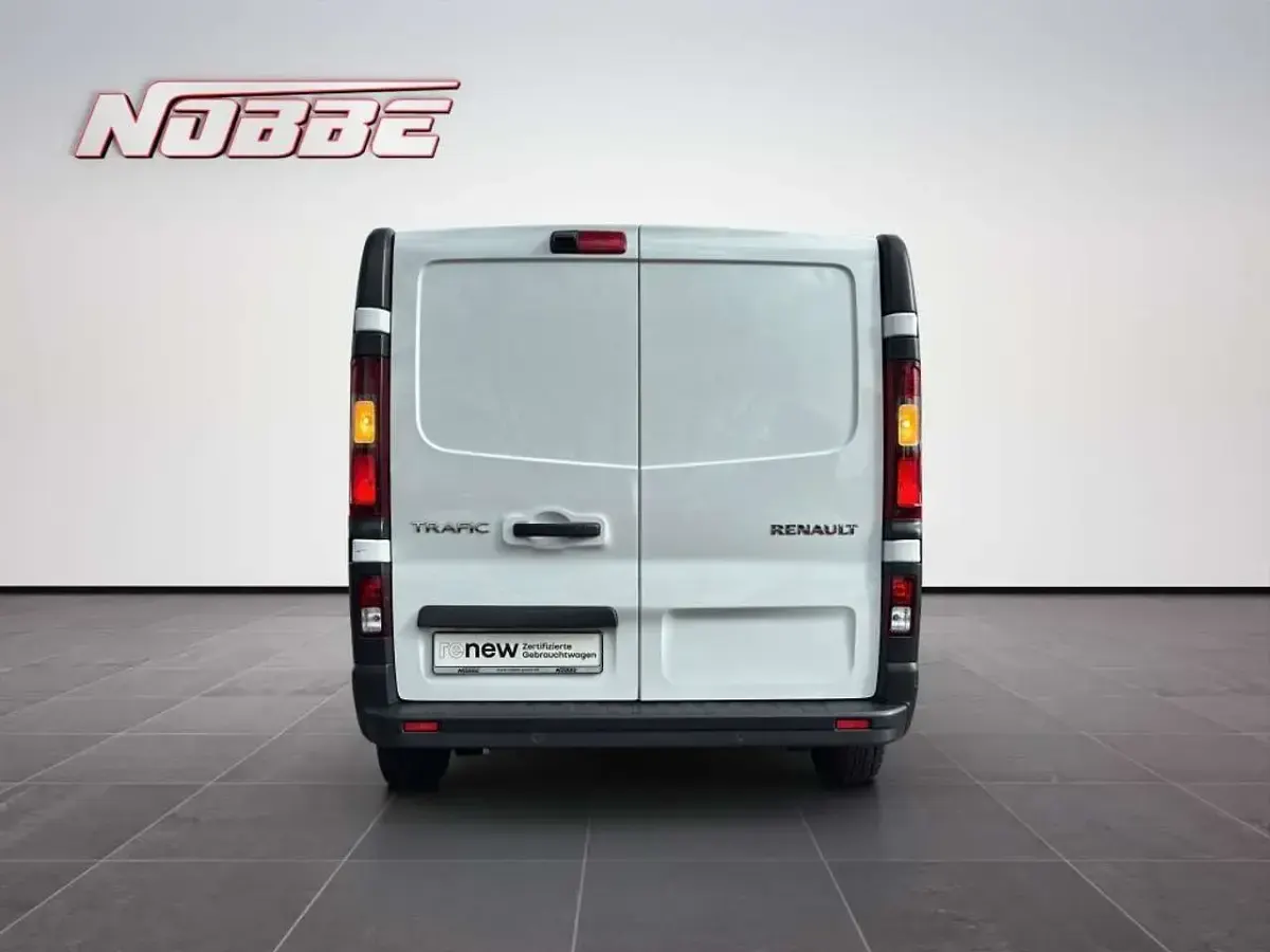 Używany Renault Trafic Komfort 150 KM (110 kW) 2022 Biały Minivan