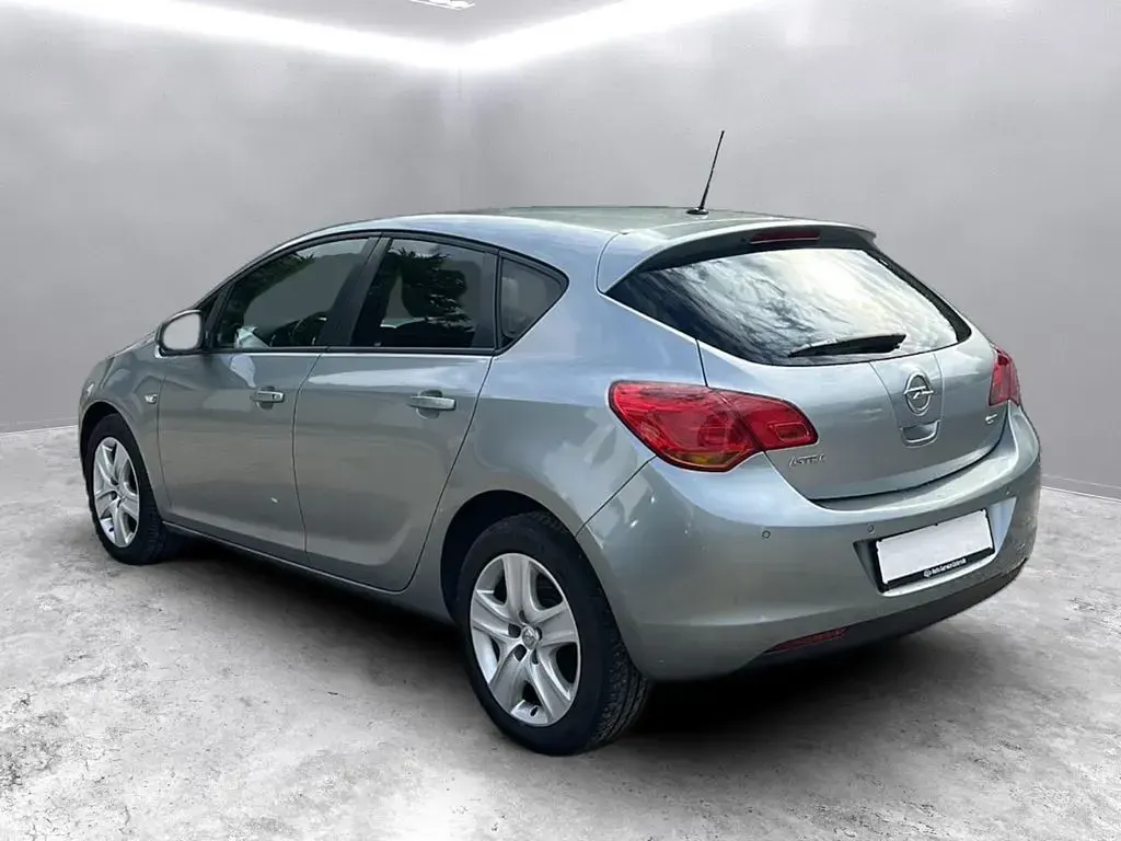 Gebraucht Opel Astra Design Edition 125 PS (91 kW) 2011 Silber Limousine