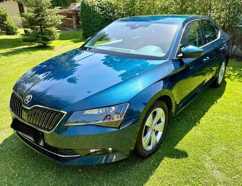 Blau Gebraucht 2016 Skoda Superb Style Limousine | 16.590 € (Fairer Preis) - Bild 1/4
