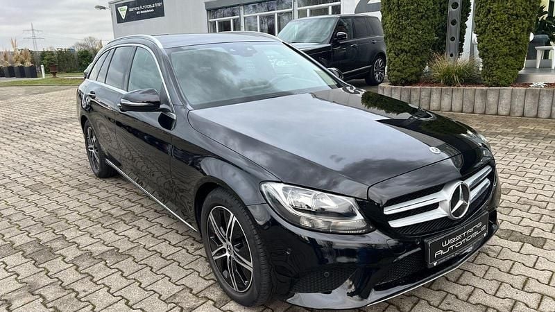 Gebraucht Mercedes C220 Avantgarde 194 PS (142 kW) 2021 Schwarz Kombi