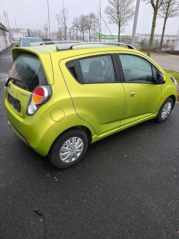 Gebraucht Chevrolet Spark 82 PS (60 kW) 2011 Grün Kleinwagen