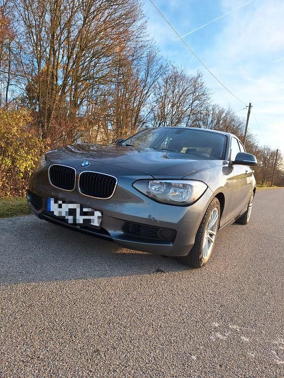 Grau Gebraucht 2013 BMW 116 Kleinwagen | 5.600 € (Superpreis) - Bild 1/4