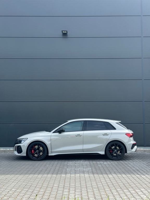 Grau Gebraucht 2022 Audi RS3 Sportback Sport Kleinwagen | 50.990 € - Bild 1/4