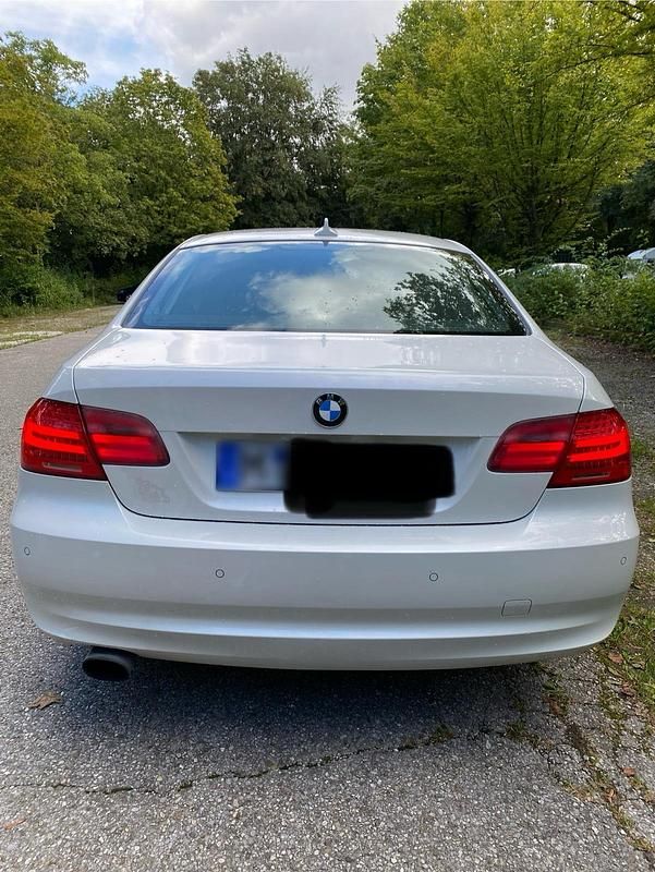 Gebraucht BMW 320 184 PS (135 kW) 2011 Weiß Coupé