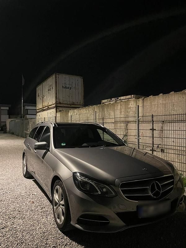 Gebraucht Mercedes E220 170 PS (125 kW) 2015 Silber Kombi